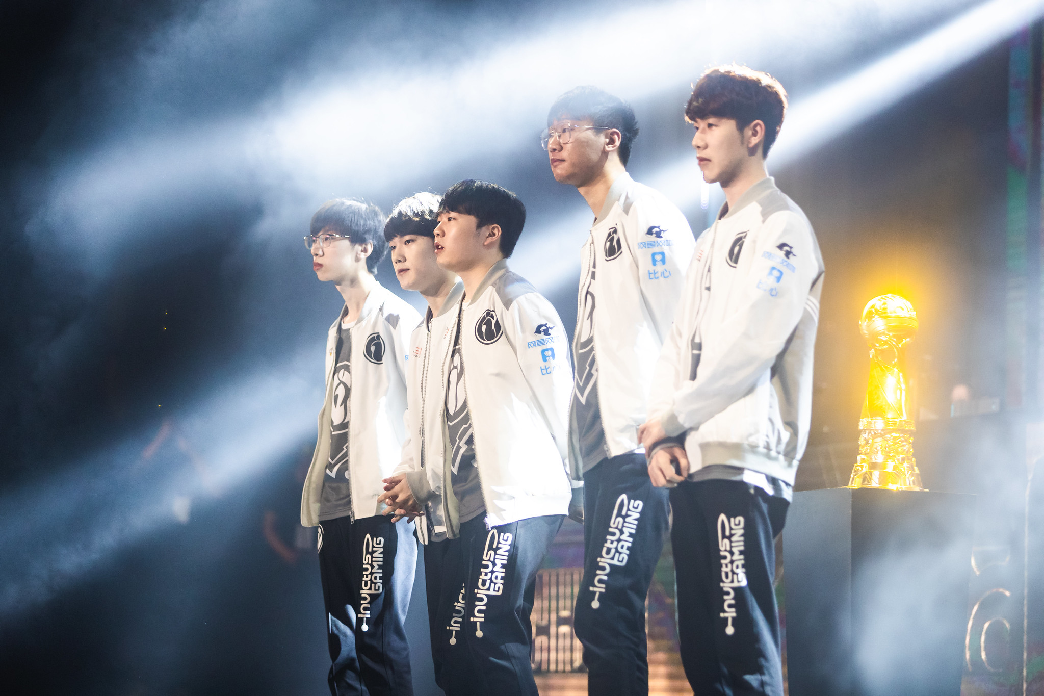 Invictus Gaming - Top Esports